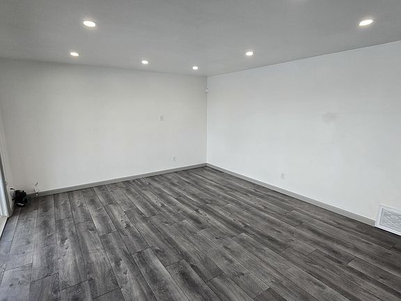 3rd image of 3081 Birmingham Dr #3081
