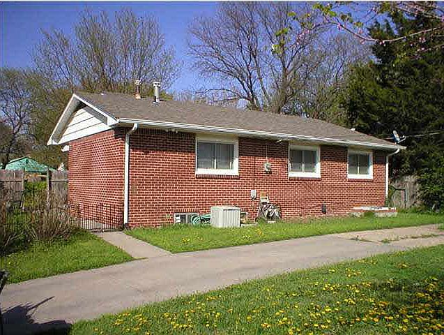 2nd image of 1868 Windsor Ct
