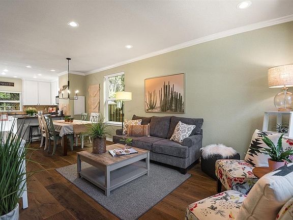 5th image of 112 Creekside Village Dr