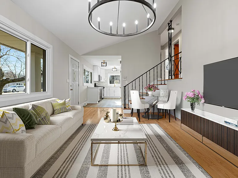 Living room (VIRTUALLY STAGED)