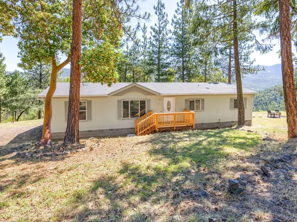 8080 E Antelope Rd, Eagle Point, OR 97524