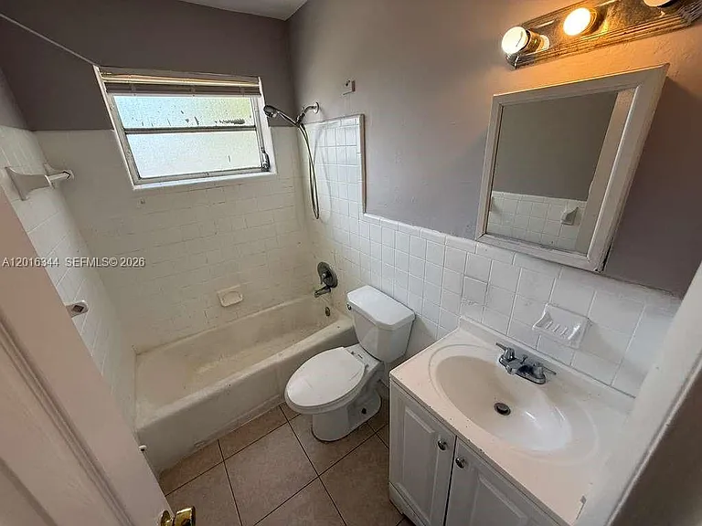1646 NW 2nd St #6 — Photo 6