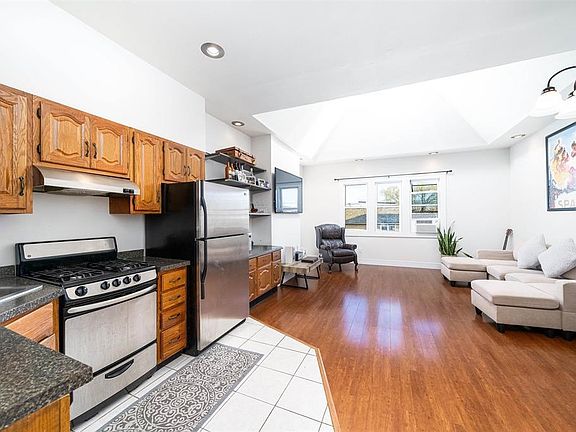 4th image of 55 Bowers St #3