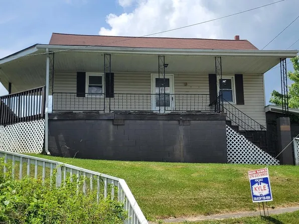 114 Firehouse Dr, Fries, VA 24330