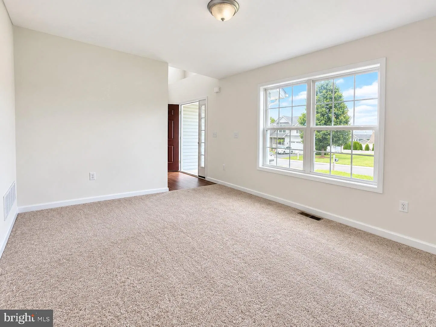 4 bed, 2.5 bath, 2369 sqft, $2,500 — Photo 4
