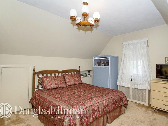 5th image of 590 Saint Anns Ave