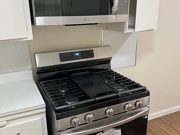 4th image of 2040 W Willow St