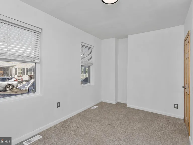 422 Prince St — Photo 14