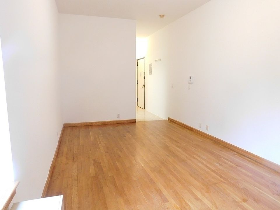 2nd image of 455 W 46th St APT 4d