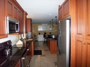 8 Voorhis Pl, Pompton Plains, NJ 07444