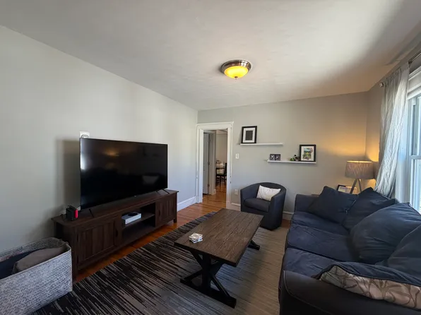 416 Baker St #1A, West Roxbury, MA 02132