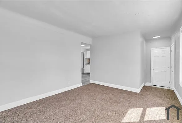 13900 Sussex St — Photo 6