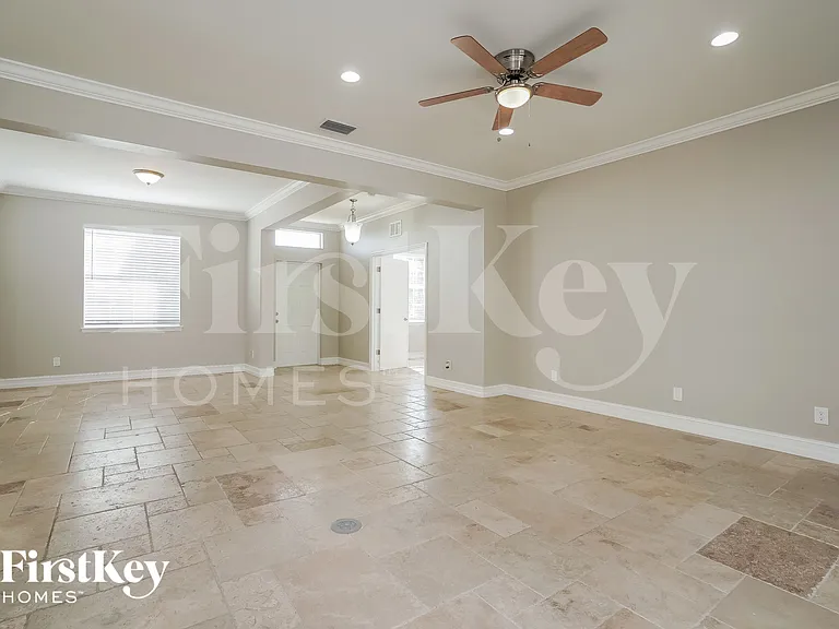 4116 SW 16th Pl — Photo 3