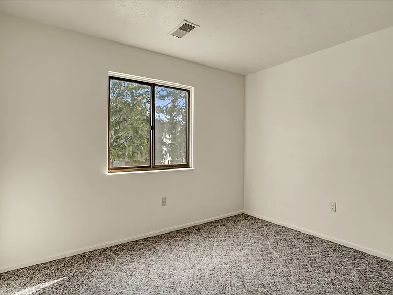 Chippewa Village Apartments Convenient Living in Beaver Falls, PA — Photo 9