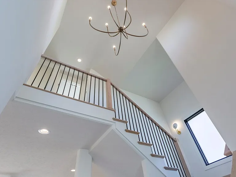 21911 Parkview Dr — Photo 31