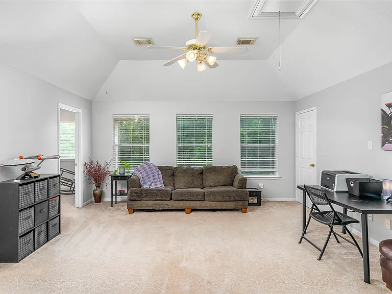 2309 Orleans Ln — Photo 18