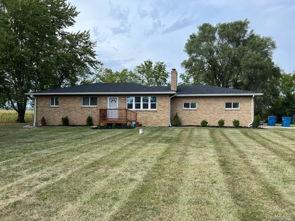 8322 Corunna Rd, Flint, MI 48532