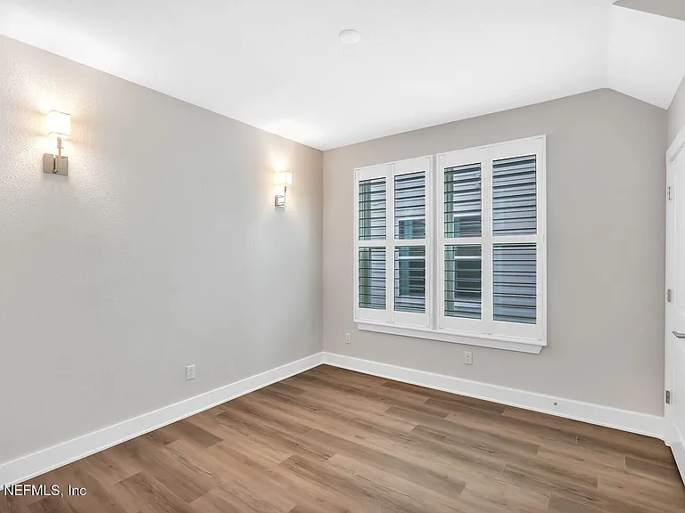 459 Crestview Dr — Photo 11