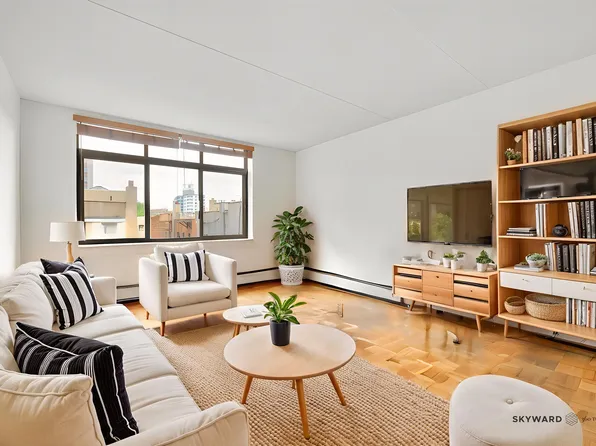 130 Bradhurst Avenue image 1 of 10