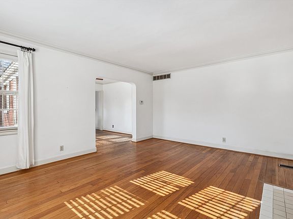 5th image of 3574 Highland Park Pl