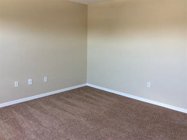 401 Blake Ave — Photo 28