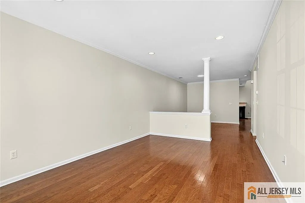 3 bed, 2.5 bath, 2212 sqft, $3,850 — Photo 4