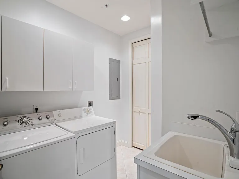 2385 Hidden Lake Dr #10 — Photo 30