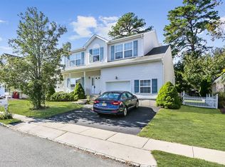 4 Surle Ct, Bayville, NJ 08721