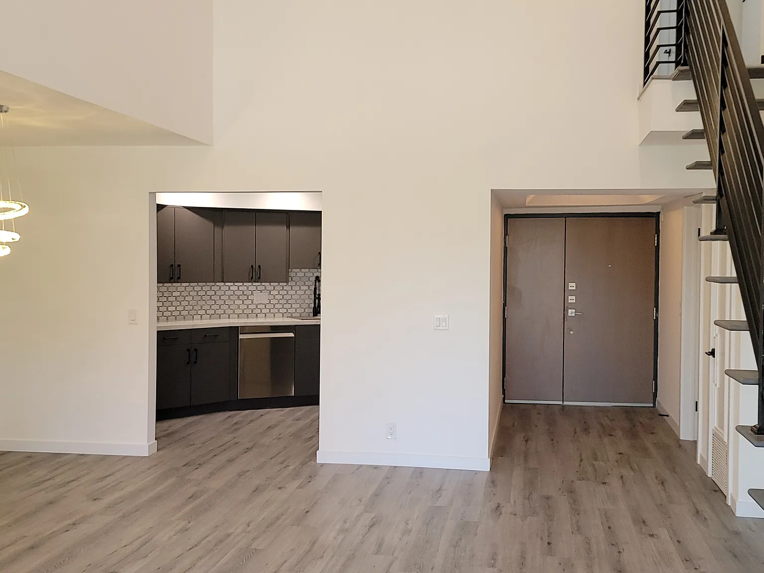 3 bed, 1429 sqft, $6,200 — Photo 3