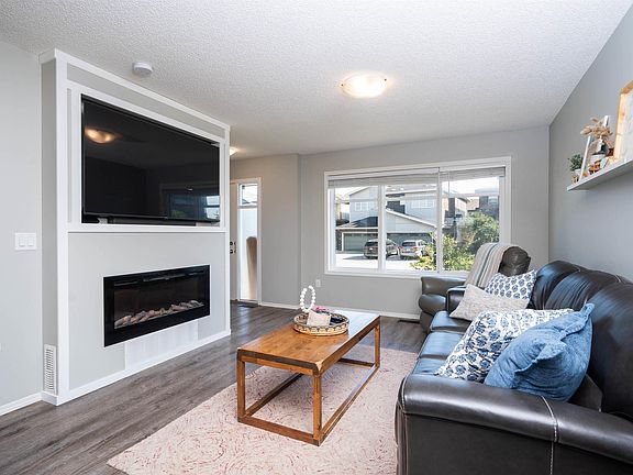 4th image of 3040 Checknita Way SW