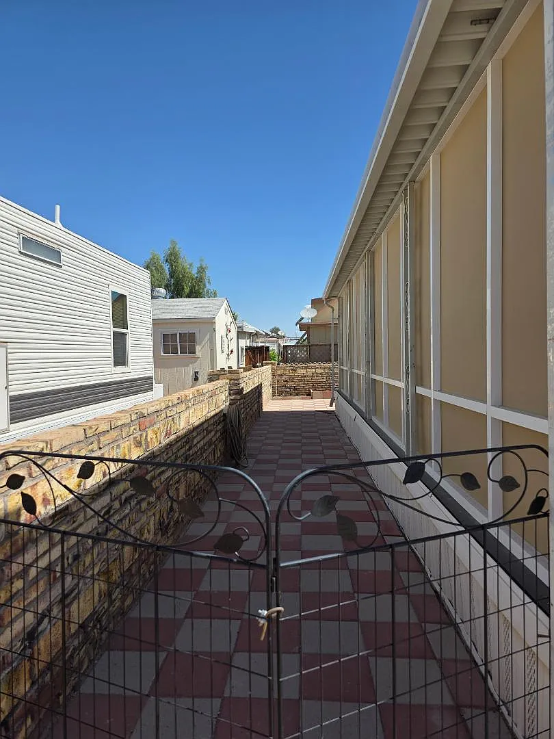 10318 E 29th Pl — Photo 2