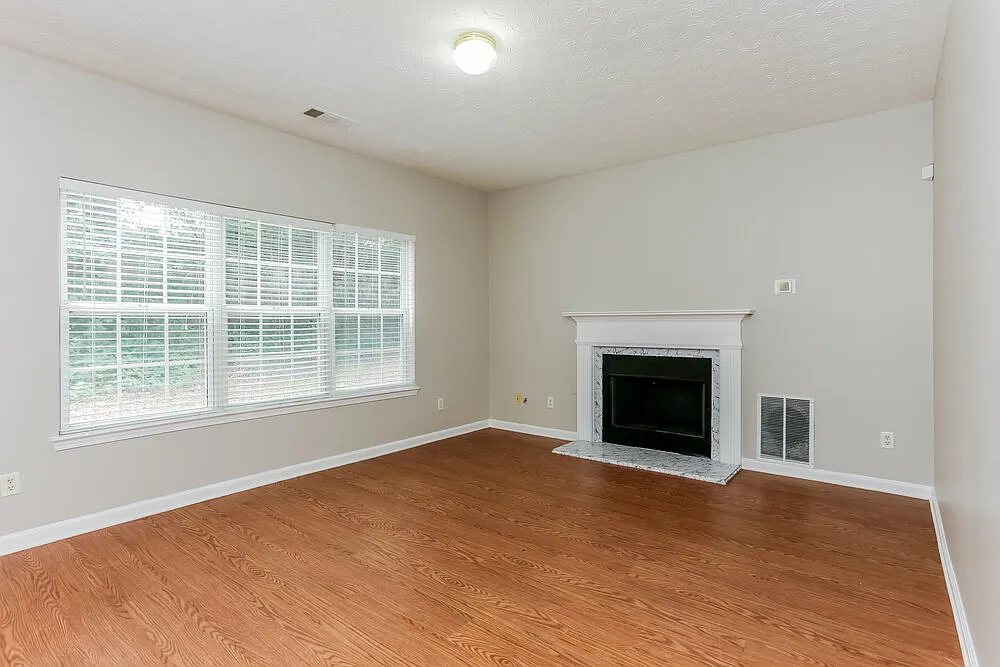 3 bed, 2.5 bath, 1574 sqft, $1,890 — Photo 4