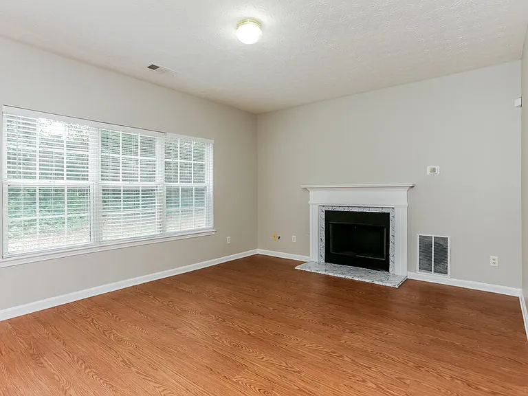 7470 Royale Ct — Photo 4