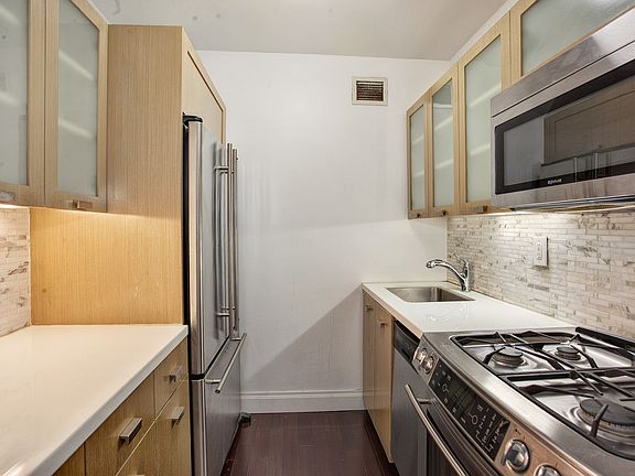 2nd image of 212 E 47th St APT 27C