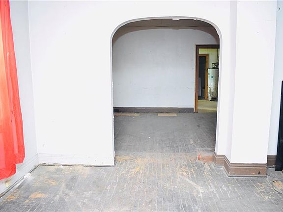3rd image of 164 Titus Ave