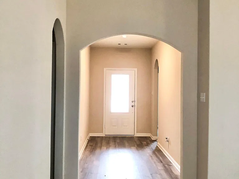 305 Turquoise Ln — Photo 2