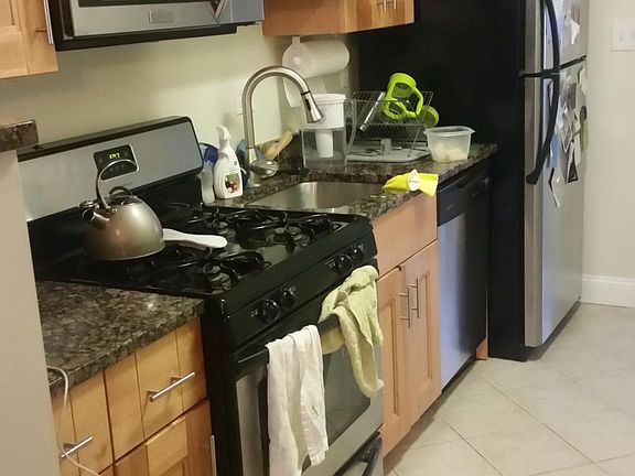Kitchen - Stainless Steel Appliances/Granite/42" Cabinets