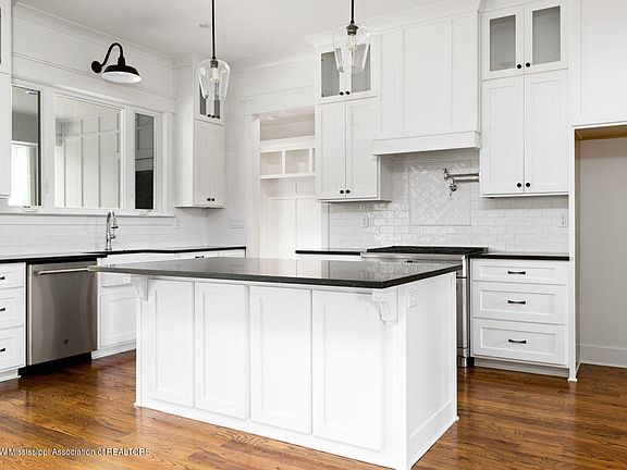 5th image of 3739 N Fossil Hill Dr