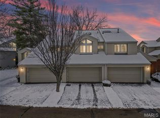 1872 Ridgeview Circle Dr, Ballwin, MO 63021