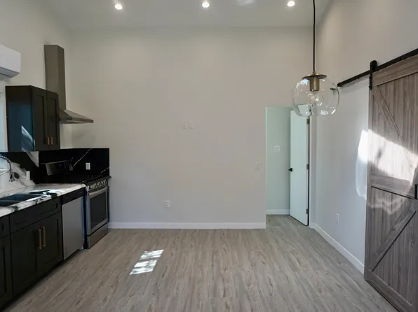 (undisclosed Address), Van Nuys, CA 91406