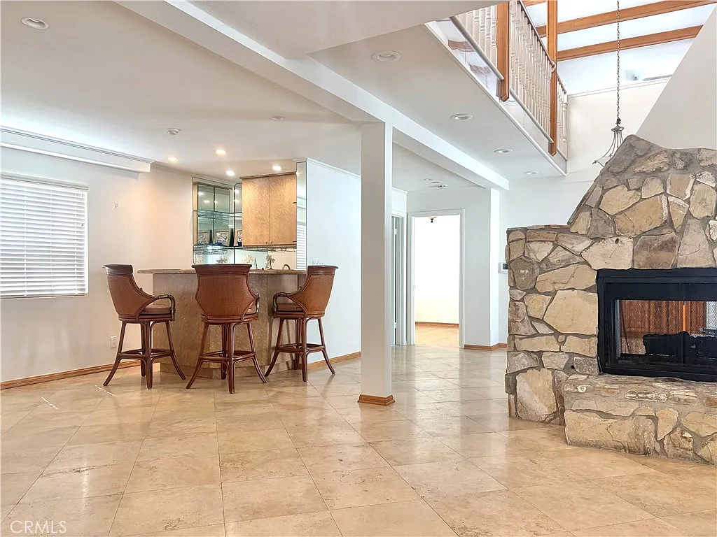 3 bed, 2314 sqft, $6,000 — Photo 2