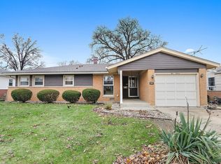 516 Ridgewood Rd, Elk Grove Village, IL 60007