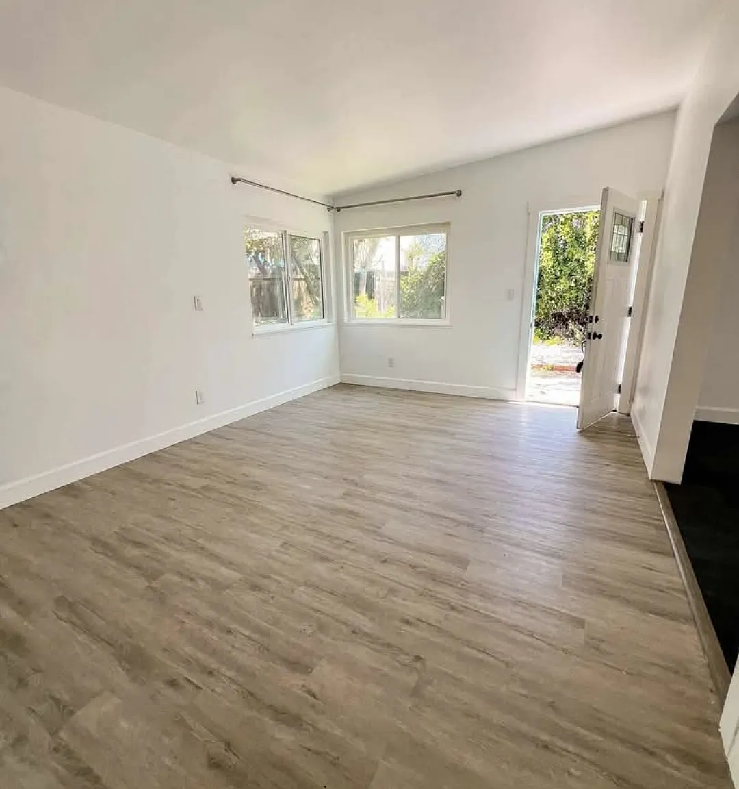 2 bed, 700 sqft, $3,000 — Photo 4