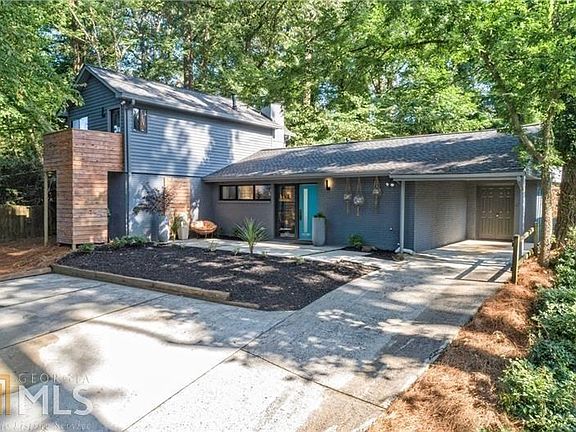 3rd image of 988 Cardova Dr NE