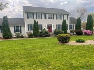 6 Bancroft Ln, South Windsor, CT 06074