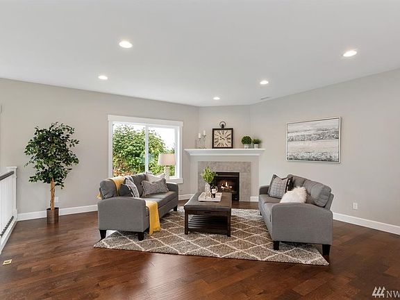 2nd image of 3893 Scott Ln