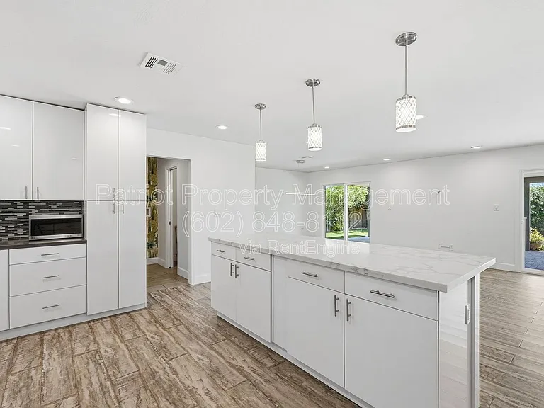 207 E El Caminito Dr — Photo 9