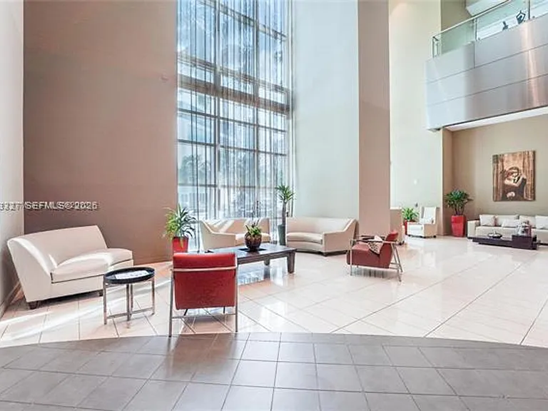 300 S Biscayne Blvd #T-1404 — Photo 6
