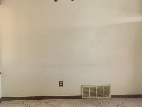 4th image of 3905 Chetwood Dr