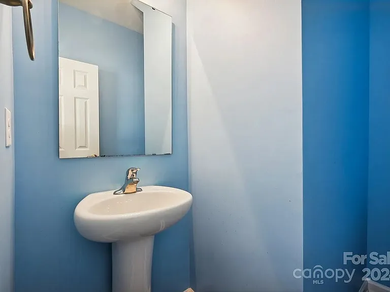 7608 Denbur Dr — Photo 15